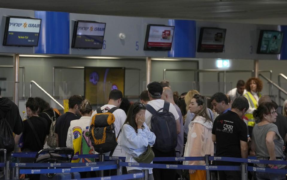 Just days after the Hamas attack, people lined up at a Greek airport to fly to Tel Aviv, Israel. The country’s call for reservists brought people from overseas, including volunteers who wanted to join the fight. <a href="https://newsroom.ap.org/detail/GreeceIsraelPalestinians/decb6832d0ee42089eb73a469799a114/photo" rel="nofollow noopener" target="_blank" data-ylk="slk:AP Photo/Thanassis Stavrakis;elm:context_link;itc:0;sec:content-canvas" class="link ">AP Photo/Thanassis Stavrakis</a>