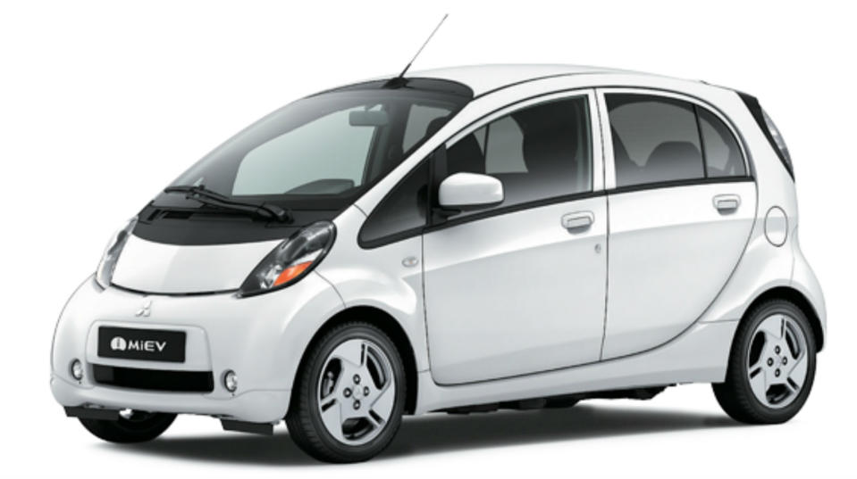 <p>El Mitsubishi i-Miev es, como decíamos, similar al Citroën C-Zero y al Peugeot iOn y se vende desde 25.000 euros. Se trata de uno de los vehículos eléctricos más veteranos, ya que se comercializa desde 2009. (Foto: Mitsubishi). </p>