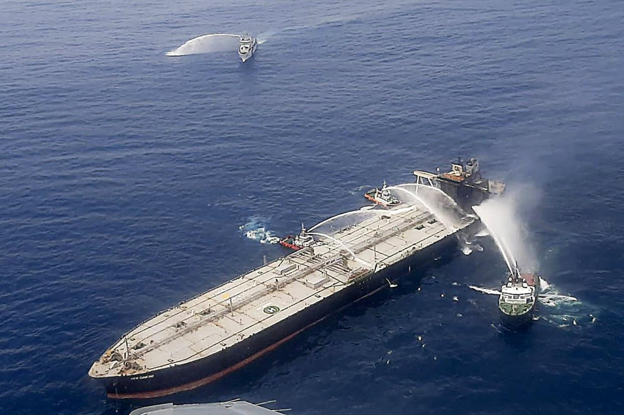 Le tanker New Diamond au large du Sri Lanka, le 6 septembre 2020. - SRI LANKAN AIR FORCE / AFP