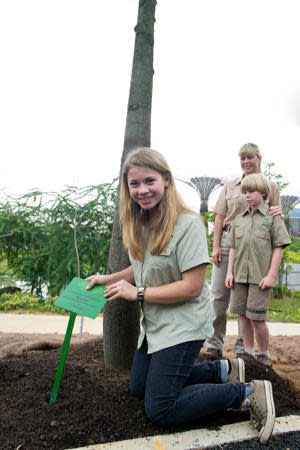 Bindi Irwin came with family to Singapore to promote her wildlife shows with Discovery Kids, but also made time to plant an Australian Bottle tree at the Gardens by the Bay, as part of her conservation efforts. (Photo credit to: Discovery Kids)