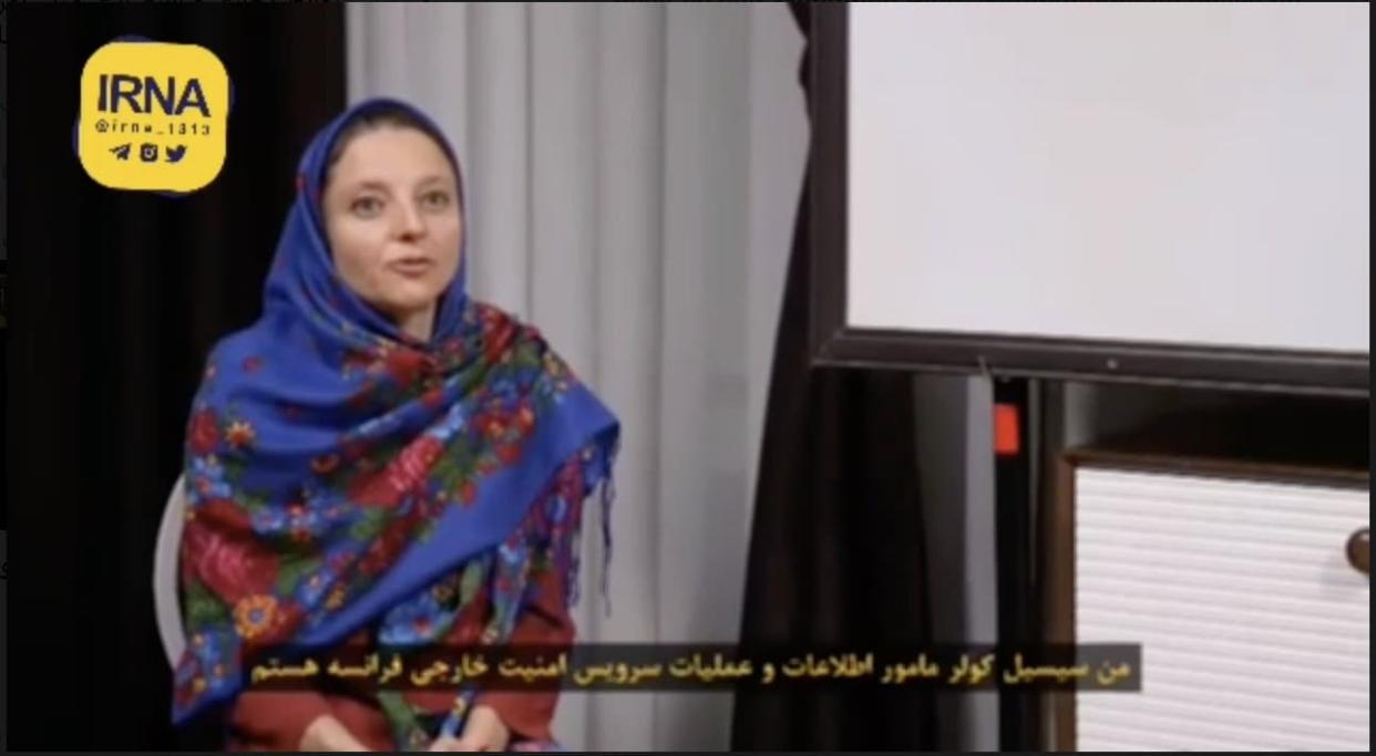 Dans la vidéo, une femme dit s'appelle Cécile Kohler et être agent de renseignement opérationnel à la DGSE.  - IRNA - Agence de presse officielle d'Iran