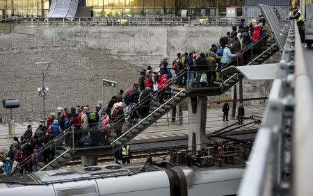 Police organize the line of refugees at on the stairway leading up from the trains arriving from Denmark at the Hyllie train station outside Malmo, Sweden, November 19, 2015. REUTERS/Johan Nilsson/TT News Agency