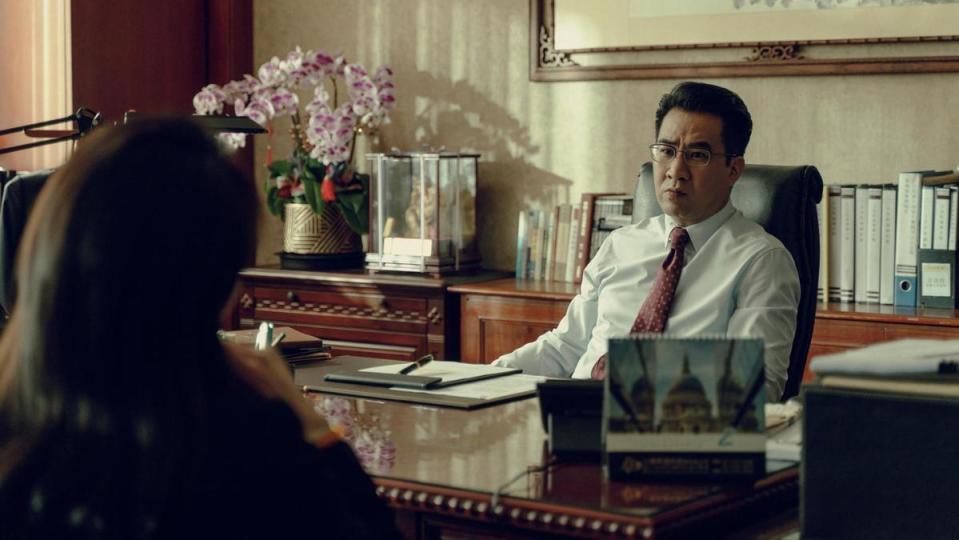 黃健瑋在《八尺門的辯護人》中飾演執政黨立法院黨團總召的立法委員。（鏡文學）