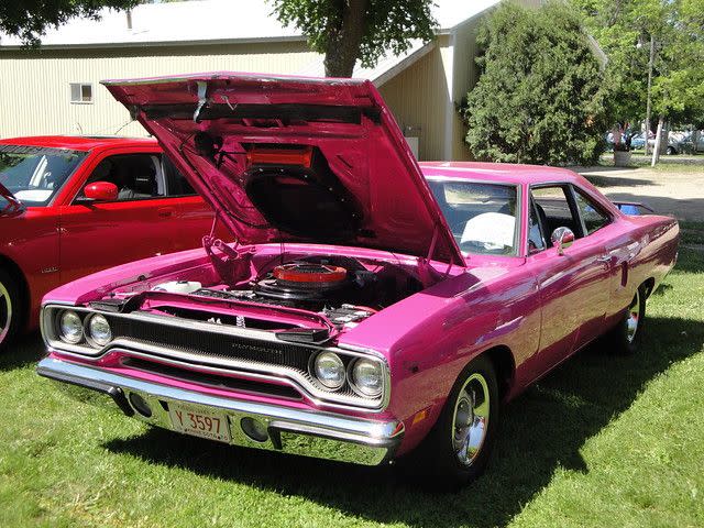 <img src="road-runner.jpg" alt="1970 Plymouth Road Runner">