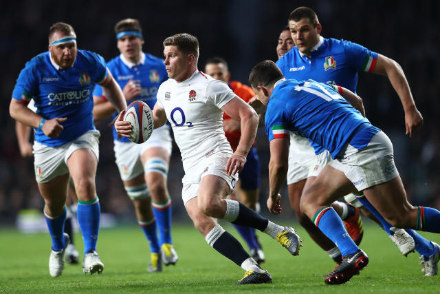 LONDON, ENGLAND - MARCH 09: Owen Farrell of England cuts past Luca Morisi of Italy during the Guinness Six Nations match between England and Italy at Twickenham Stadium on March 09, 2019 in London, England. (Photo by Michael Steele/Getty Images)