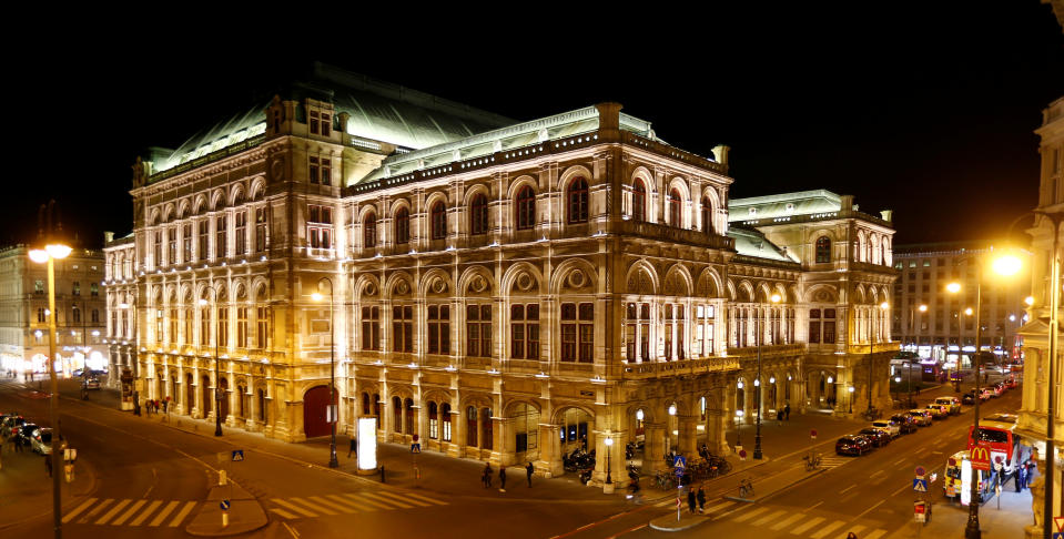 La Ópera Estatal de Viena dijo este martes que ya había reducido el número de actuaciones de los estudiantes, y que estudiaría el informe en detalle antes de dar una respuesta más completa.. (Foto REUTERS/Leonhard Foeger)