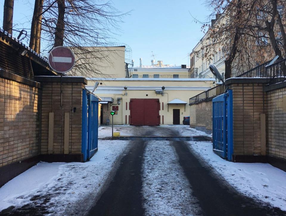 An entrance to Lefortovo prison in Moscow, where prisoners are held in near total isolation<span class="copyright">Vladimir Kondrashov—AP</span>