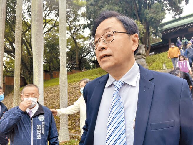 桃園市長張善政受訪談及農業局專委盧紀燁請辭獲准，感嘆失去人才可惜。（陳夢茹攝）