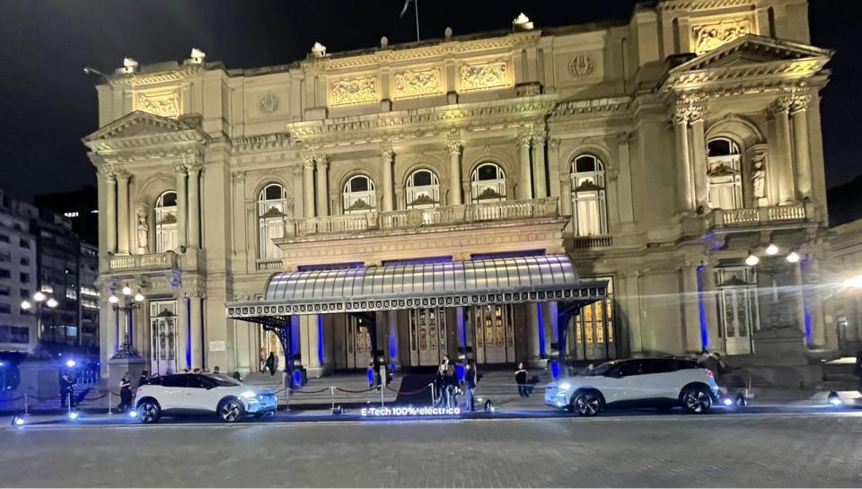 Lanzamiento del nuevo Renault Megane E-Tech en el Teatro Colón.