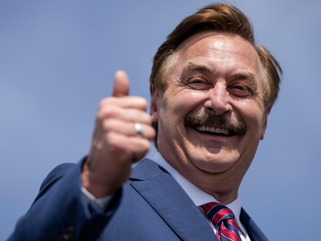An image of MyPillow CEO Mike Lindell grinning and giving a thumbs-up