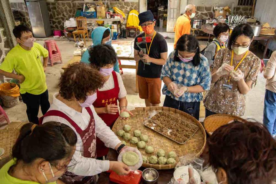 茶粿DIY（圖片來源：新北市政府觀光旅遊局）