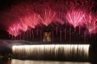 SYDNEY, AUSTRALIA - DECEMBER 31: Fireworks light up the sky from The Sydney Harbour Bridge at midnight during New Years Eve celebrations on Sydney Harbour on December 31, 2012 in Sydney, Australia. (Photo by Cameron Spencer/Getty Images)