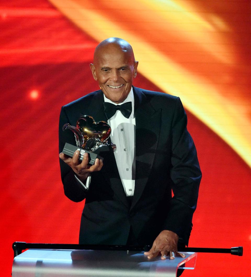 Harry Belafonte with a Golden Heart award for his social commitment (Tobias Schwarz / AFP via Getty Images)