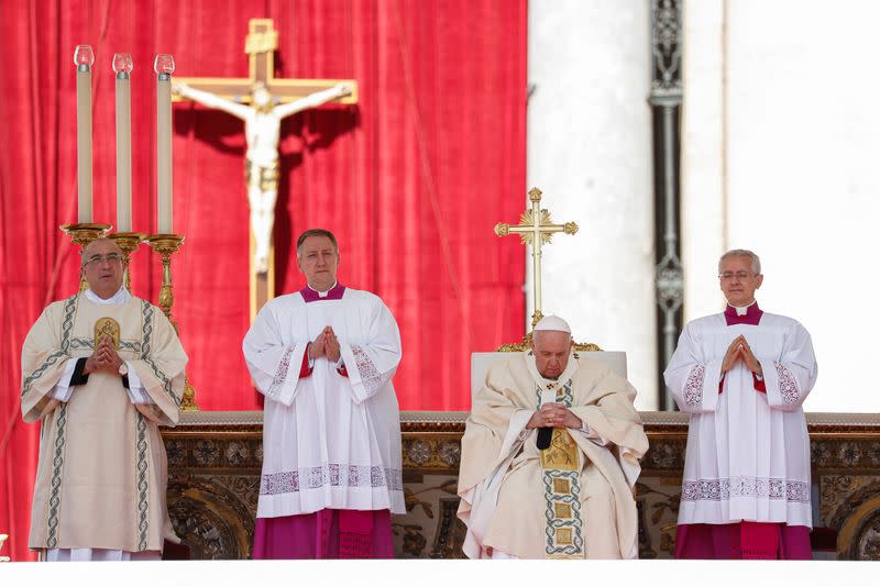 Pope Francis leads Holy Mass in St. Peter's Square and canonises ten new saints