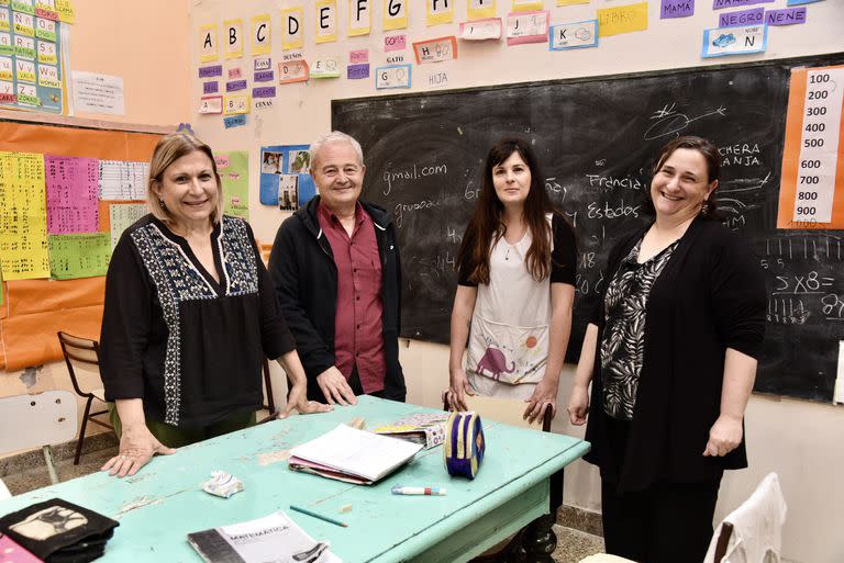 Los coordinares del programa, Silvia Pulice y Eduardo Levigne, y las docentes, Bugallo y Silberstein