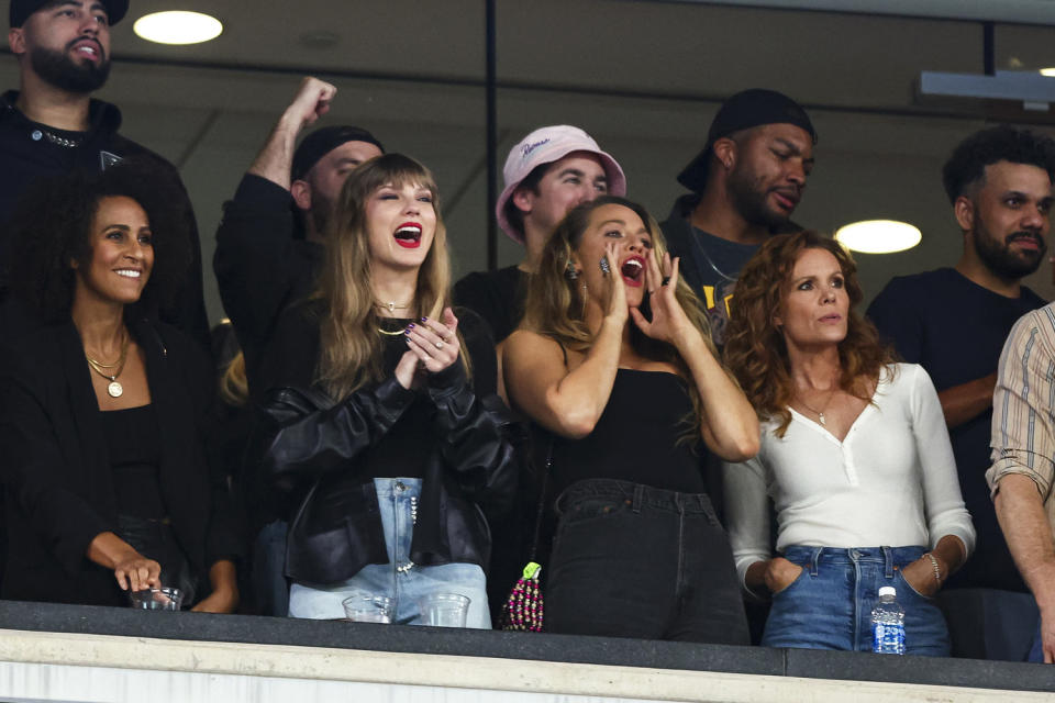 Taylor Swift and Blake Lively (Kevin Sabitus / Getty Images)