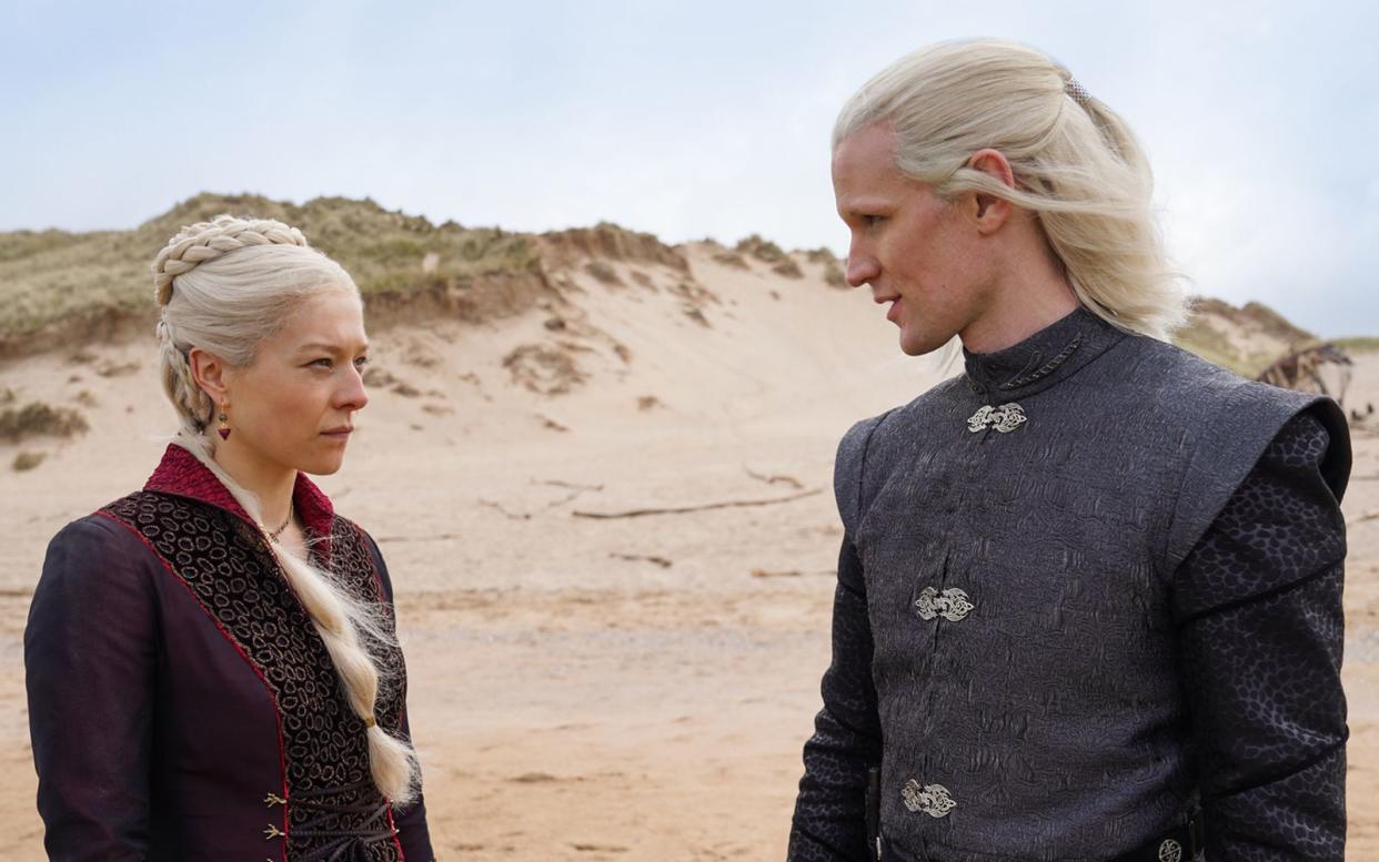 Prinzessin Rhaenyra Targaryen (Emma D'Arcy) und ihr Bruder Daemon Targaryen (Matt Smith) kämpfen um den Thron. (Bild: Ollie Upton / HBO)