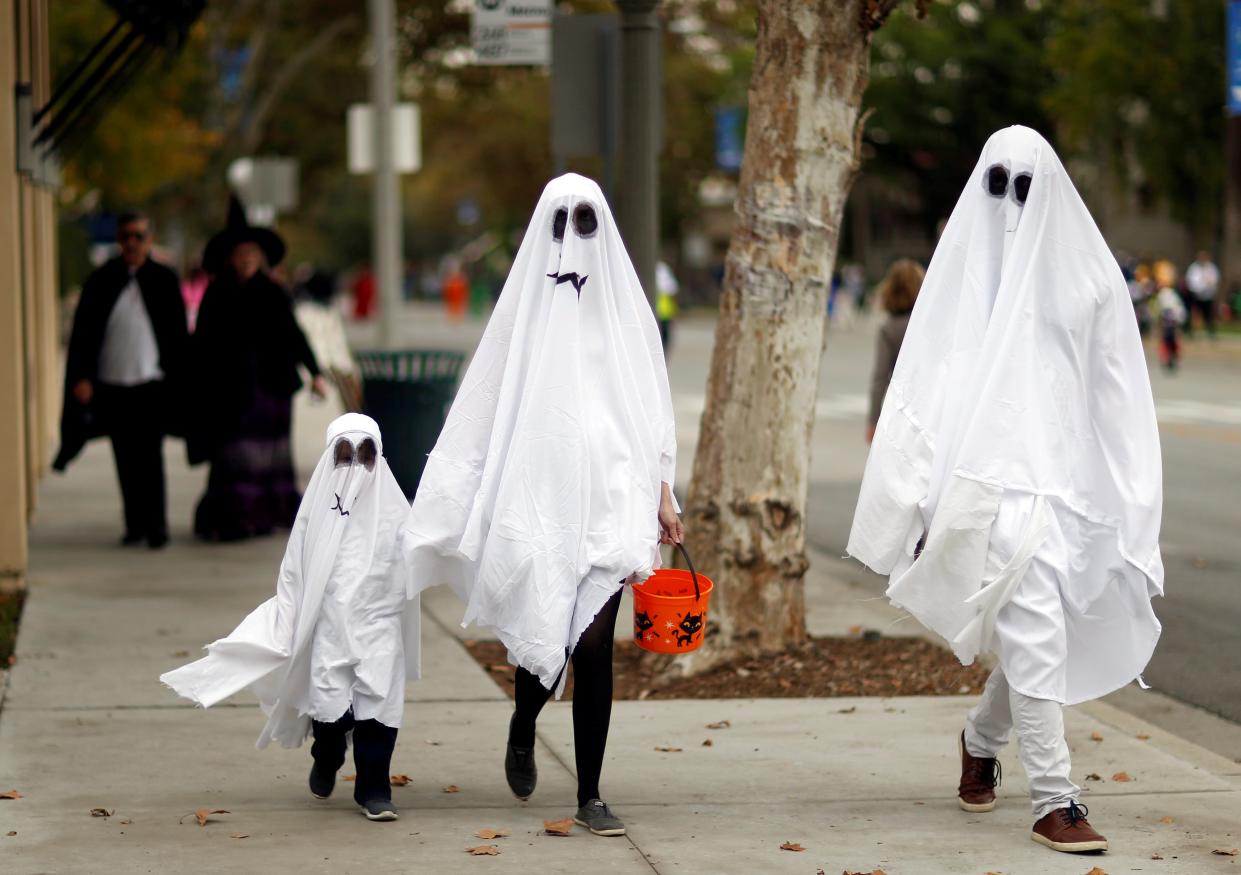 Trick or Treaters walk the streets (REUTERS)