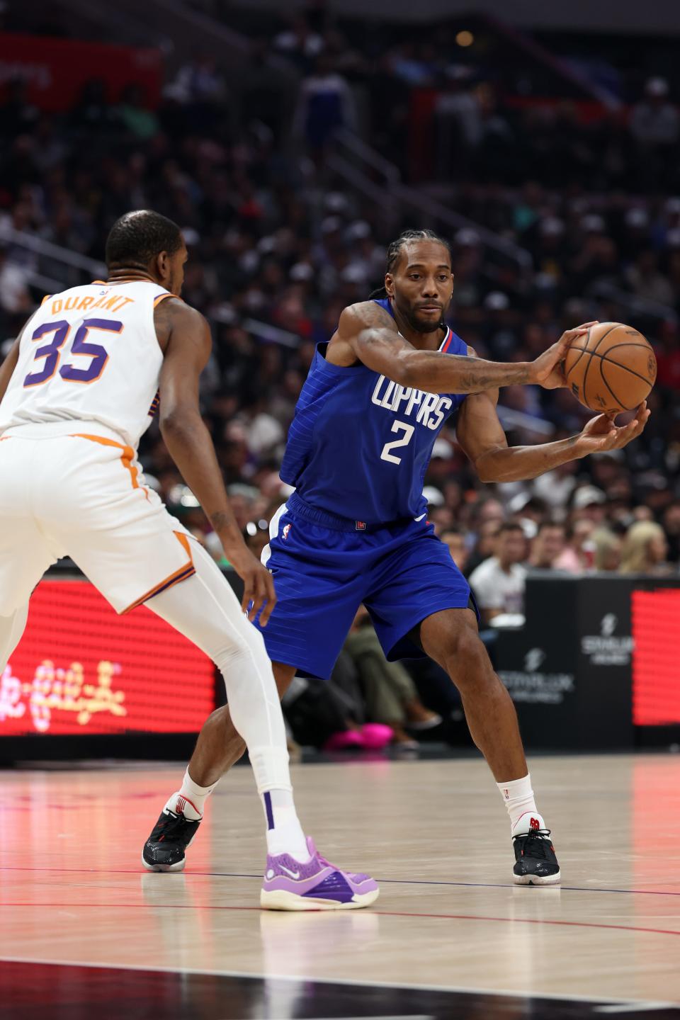 Los Angeles Clippers forward Kawhi Leonard (2) passes the ball against Phoenix Suns forward Kevin Durant (35) during the first quarter at Crypto.com Arena in Los Angeles on Jan. 8, 2024.