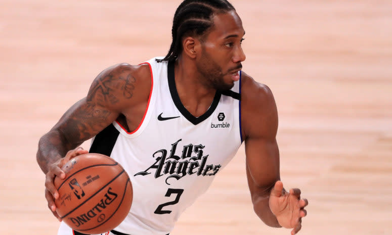 Kawhi Leonard dribbling for the Clippers.