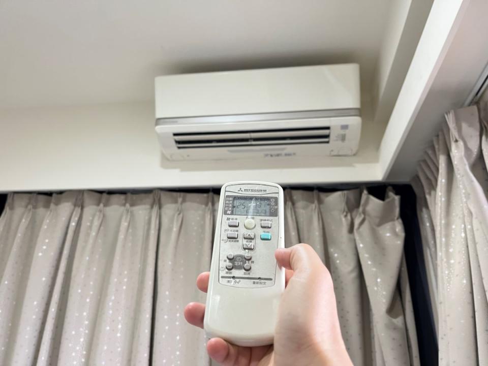 ▲各式家電中，冷氣安裝最麻煩，若冷氣安裝位置離窗戶太遙遠，恐還要額外支付安裝費。