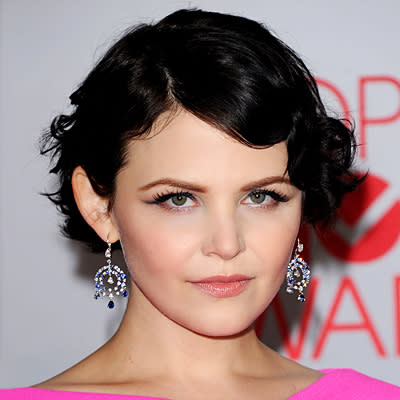 <p>Sculpted '20s-inspired curls for the People's Choice Awards.</p>