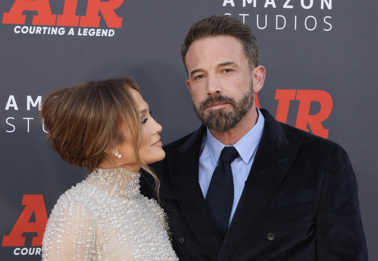 LOS ANGELES, CALIFORNIA - MARCH 27: (L-R) Jennifer Lopez and Ben Affleck attend Amazon Studios' world premiere of 