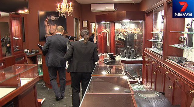 Police comb the jeweller for evidence this morning. Photo: 7News.