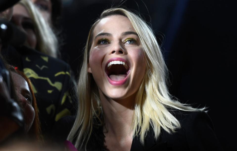 Sie hat gut lachen: Vor ein paar Jahren noch konnten nur die Wenigsten etwas mit den Namen Margot Robbie anfangen, heute zählt die Schauspielerin zu den größten Stars n Hollywood. Anlässlich des Starts ihres neuen Films zeigen wir Ihnen, wie die Australierin zum Superstar wurde. (Bild: Getty Images/Gareth Cattermole)