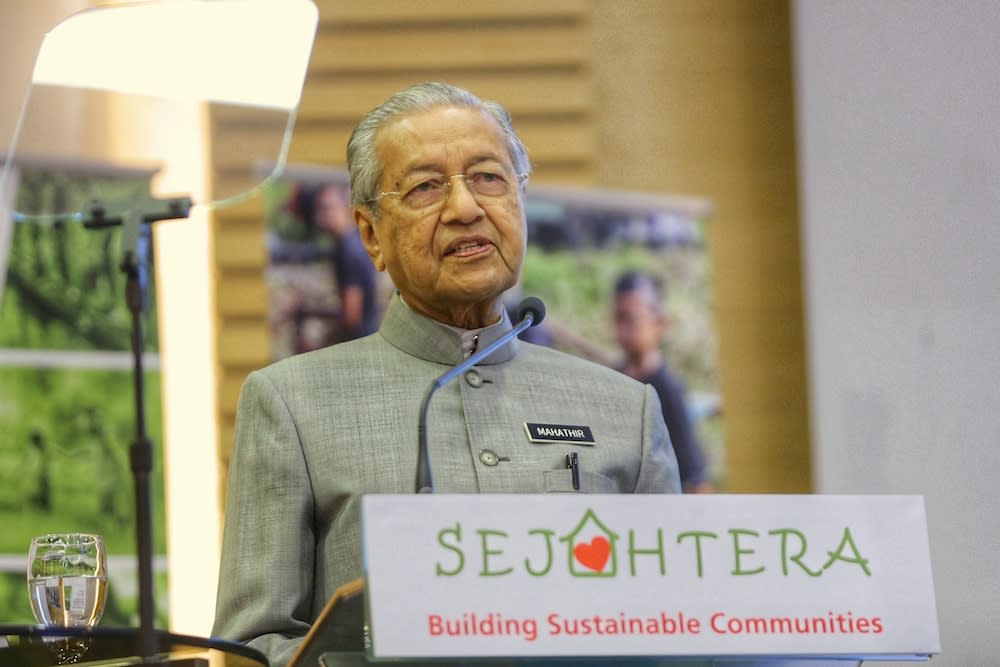 Prime Minister Tun Dr Mahathir Mohamad officiates the International Day for the Eradication of Poverty 2019 Forum in Kuala Lumpur October 16, 2019. — Picture by Ahmad Zamzahuri