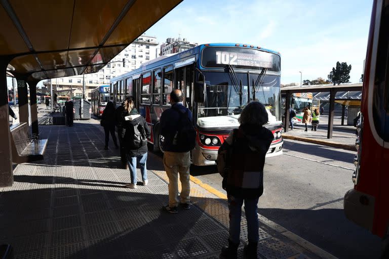 Uso del transporte público en la ciudad de Buenos Aires luego de terminado el confinamiento estricto para reducir los casos de Covid