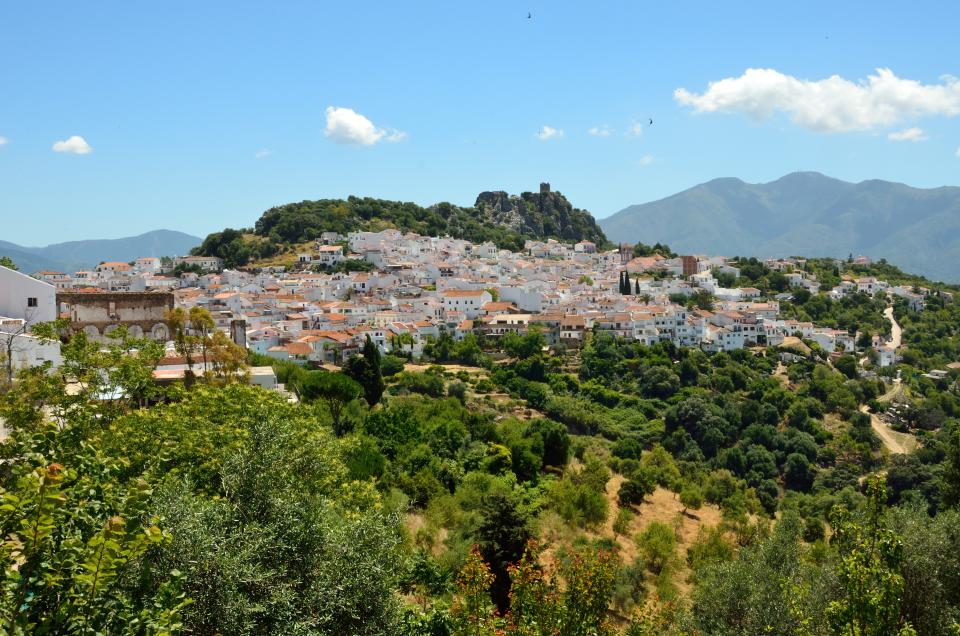 Por los increíbles paisajes que rodean este pueblo pasa el río Genal, del que Fiske-Harrison dice que es “el más limpio de Europa”. (Foto: Getty Images).