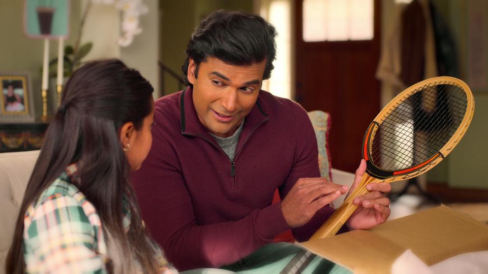 (L to R) Royal Patel as Young Devi, Sendhil Ramamurthy as Mohan Vishwakumar in episode 308 of Never Have I Ever. (Courtesy of Netflix)