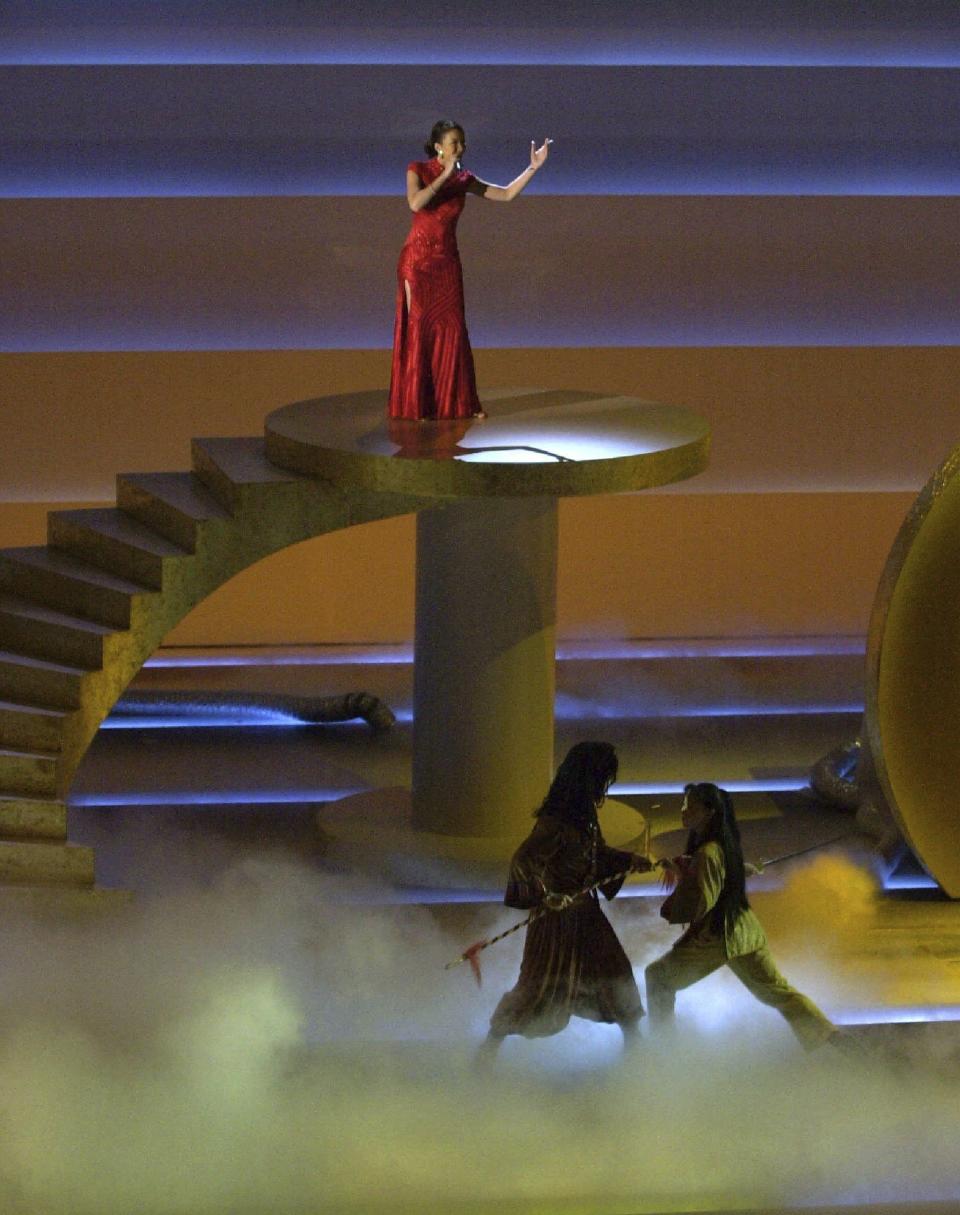 FILE - CoCo Lee performs "A Love Before Time" during the 73rd annual Academy Awards Sunday March 25, 2001 in Los Angeles. Coco Lee, a Hong Kong-born singer who had a highly successful career in Asia, died on Wednesday, July 5, 2023. She was 48. (AP Photo/Kevork Djansezian, File)