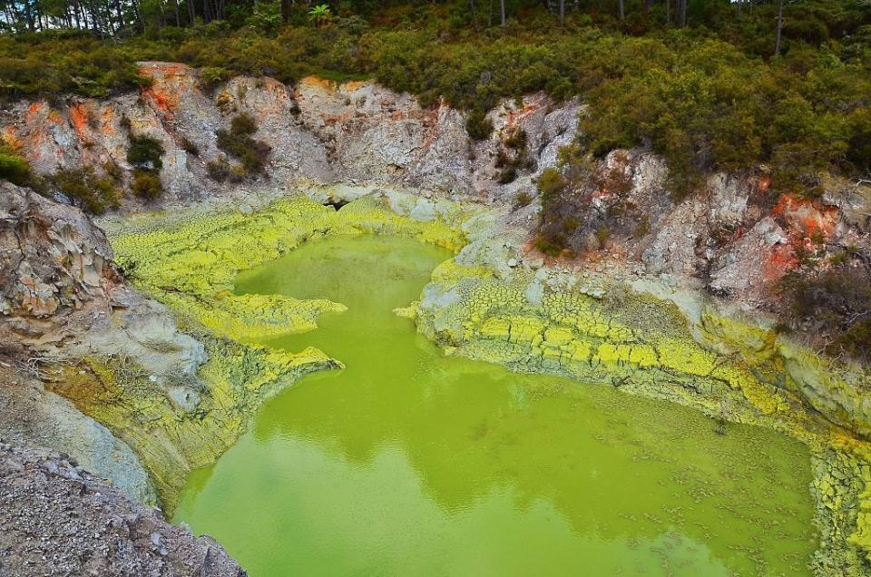 Devil's Bath, a yellow-green spring