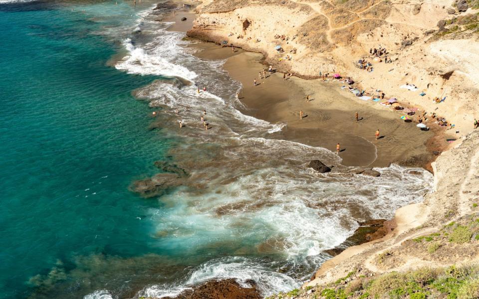 Η Playa de Diego Hernández είναι μια απομονωμένη παραλία δημοφιλής στους γυμνιστές