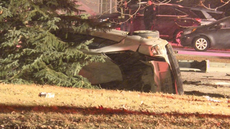 Toronto man, 24, dies in hospital after single vehicle crashes in Richmond Hill