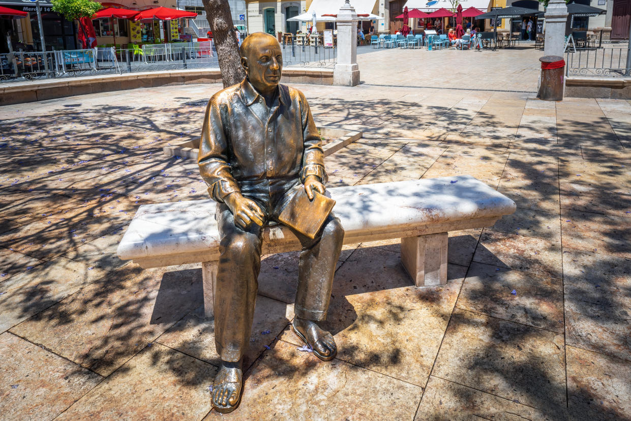 Estatua de Pablo Picasso en la Plaza de la Merced, España