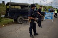 Malaysian police man a check point in Cenderawasih on the island of Borneo, March 3, 2013. Sabah has seen previous smaller-scale cross-border raids from Islamic militants and other bandits from the southern Philippines, which has suffered for decades from a campaign by Muslim insurgents