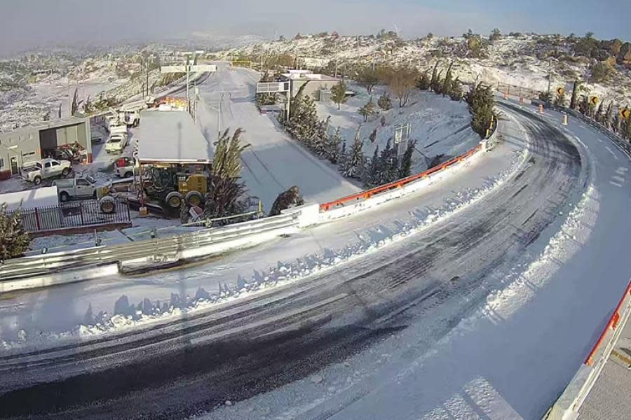 Guardia Nacional cierra autopista Centinela- La Rumorosa ante fuerte nevada 