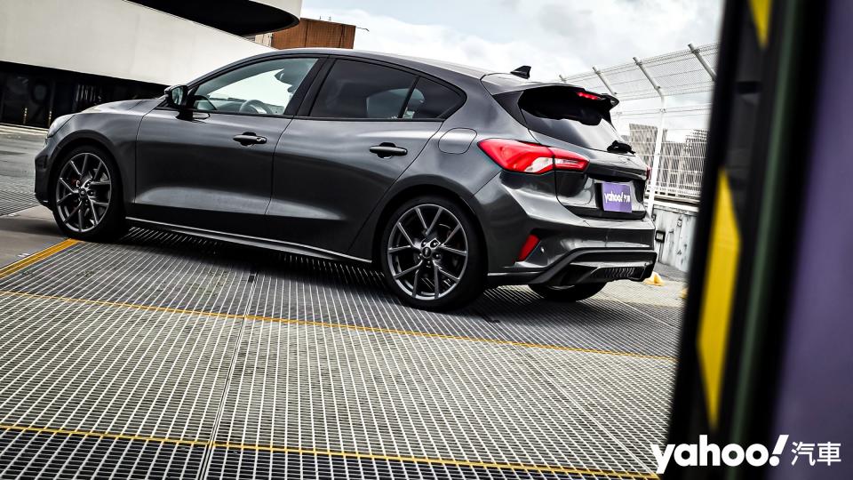 2022 Ford Focus ST 6MT都會縱橫試駕！ST宇宙儼然成形！