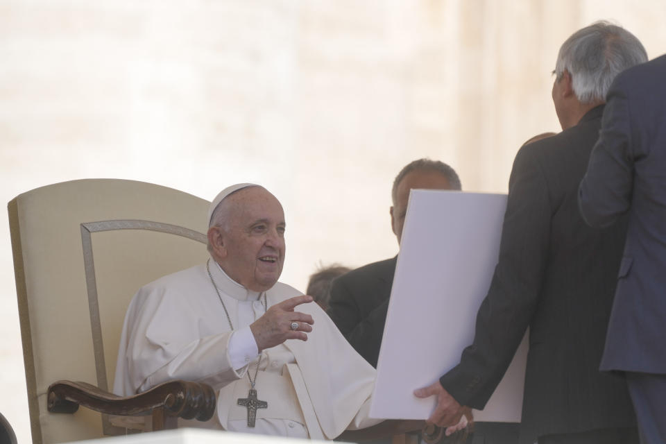 Pulitzer Prize-winning photographer Nick Ut, shows the" Napalm Girl", Pulitzer Prize winning photo as he meets with Pope Francis during the weekly general audience in St. Peter's Square at The Vatican, Wednesday, May 11, 2022. Ut and UNESCO Ambassador Kim Phuc are in Italy to promote the photo exhibition "From Hell to Hollywood" resuming Ut's 51 years of work at the Associated Press, including the 1973 Pulitzer-winning photo of Kim Phuc fleeing her village after it was accidentally hit by napalm bombs dropped by South Vietnamese forces. (AP Photo/Gregorio Borgia)