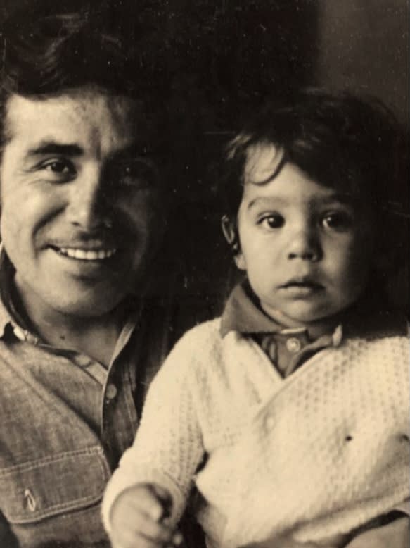 Héctor Suárez y su hijo Héctor Suárez Gómis en 1970.