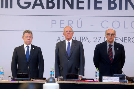 Colombian president Juan Manuel Santos (L), his counterpart Peruvian President Pedro Pablo Kuczynski (C) and Peru's Foreign Affairs Minister Ricardo Luna (R) attend the third Binational Cabinet in Arequipa, Peru. January 27, 2017. REUTERS/Luis Guillen /Courtesy of Peruvian Presidency/Handout via Reuters