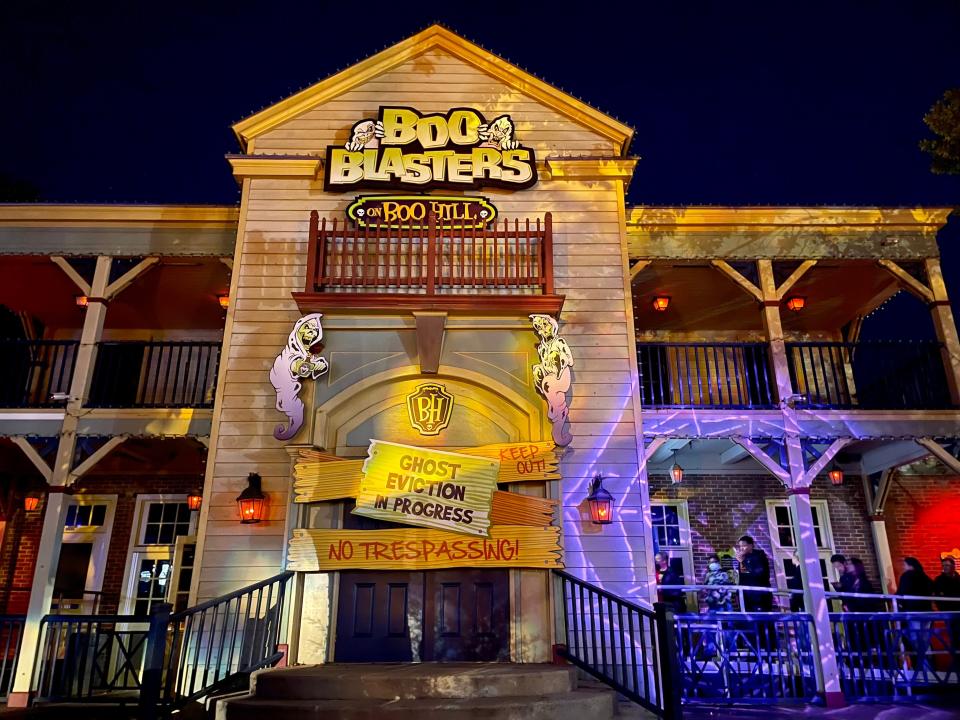 halloween attraction at carowinds theme park