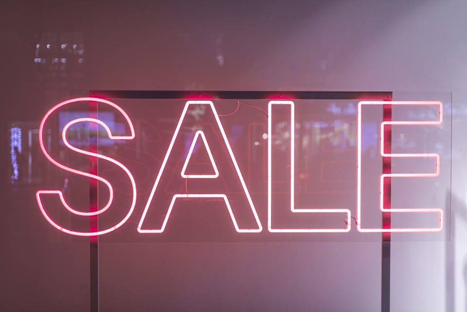 neon sale sign