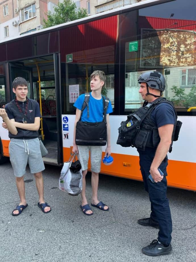 Children evacuating from Kherson Oblast. Photo: Ministry of Internal Affairs of Ukraine