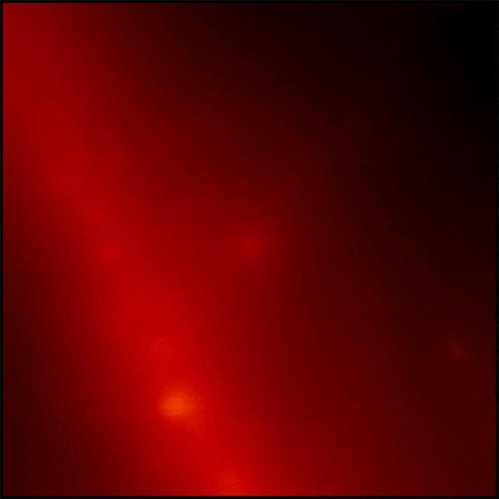 Le gif montre un léger point rouge dans l'espace qui brille soudainement