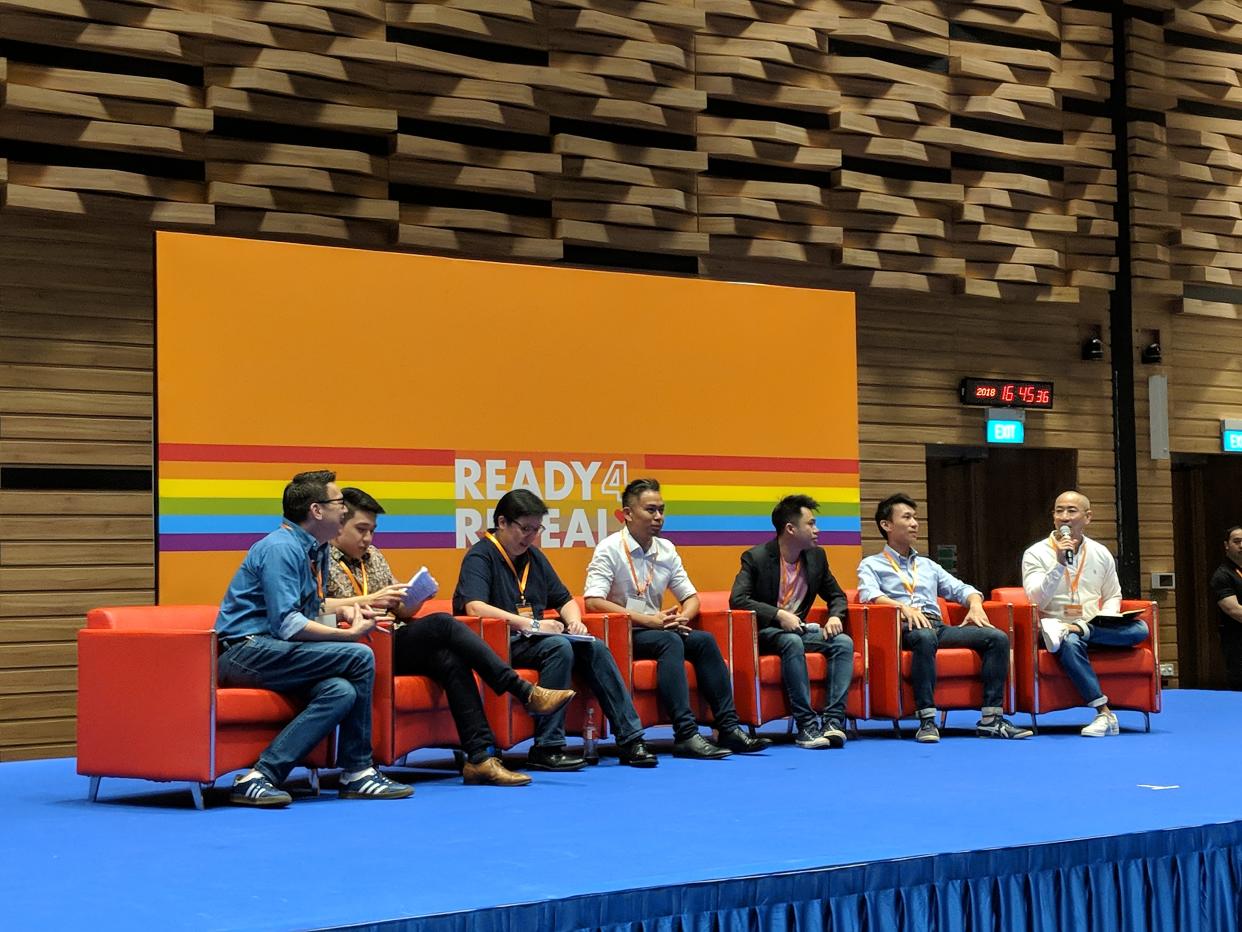 Speakers at the first Ready4Repeal townhall discussion on 30 September, 2018. F<span>rom left to right: Petition authors Glen Goei and Johannes Hadi, Sayoni activist Jean Chong, Oogachaga consultant with Bryan Choong, Pink Dot SG spokesperson Clement Tan, lawyer Remy Choo Zheng Xi and moderator Alan Seah. (</span>PHOTO: Wong Casandra/Yahoo News Singapore)