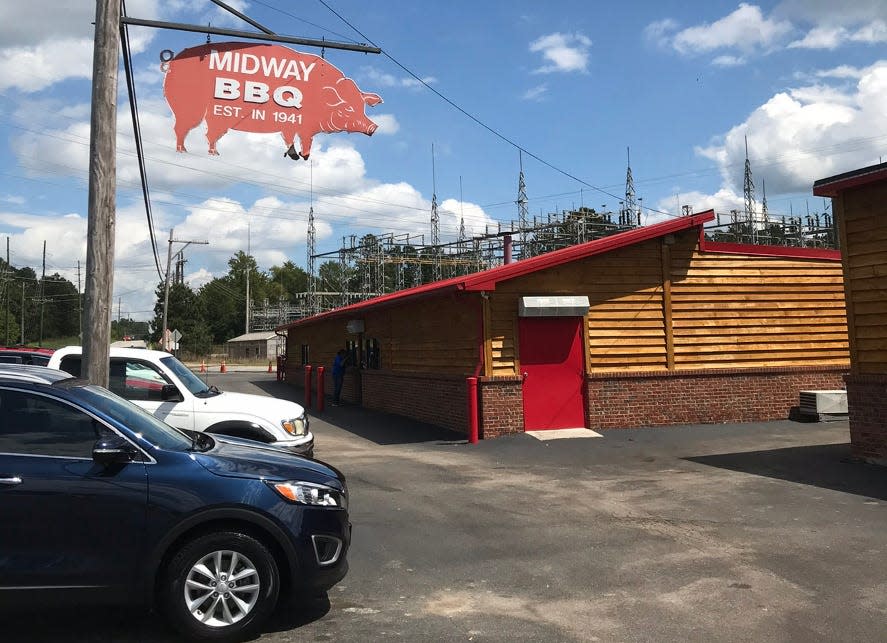 A combination butcher shop/meat market/restaurant, Midway is renowned across the Upstate for chicken stew and beef hash, and the restaurant’s pulled pork is fantastic, served with your choice of sauce.